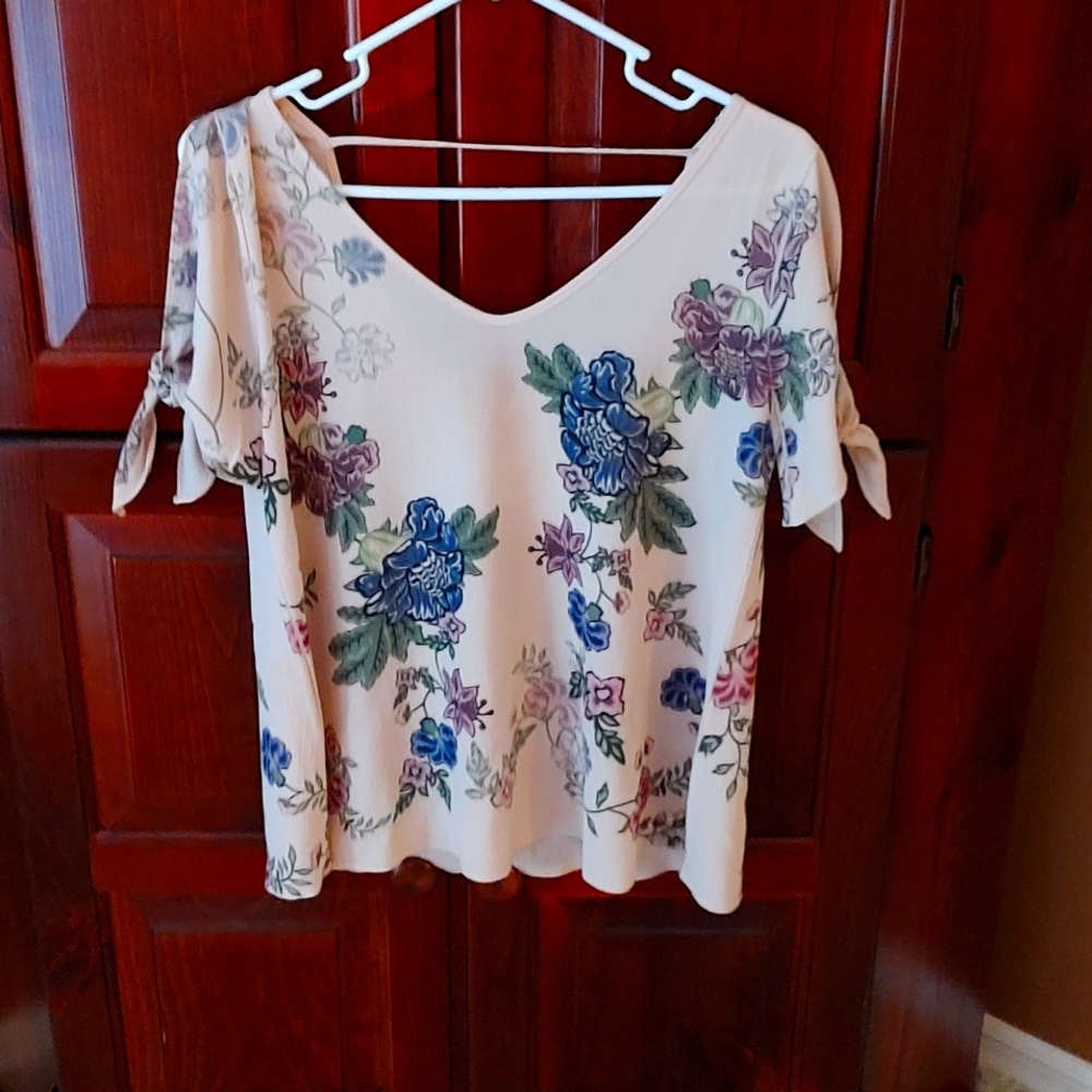 Beautiful blouse size small